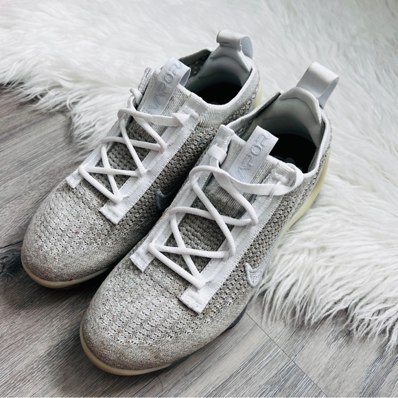 NWT Air Vapormax 2021 Women’s Shoes - Picture 3 of 9